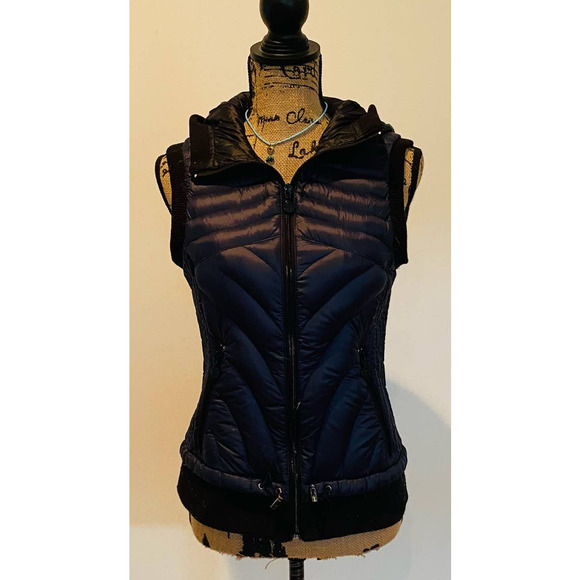 Bernardo Goose Down Hooded Packable Puffer Vest - Picture 10 of 13